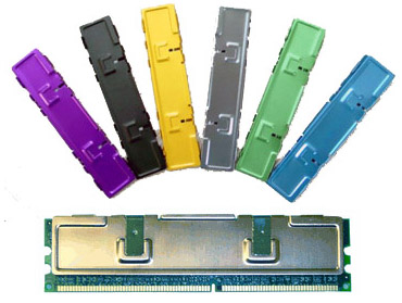 Ukázka různobarevně eloxovaných nasunovacích chladičů na RAM moduly