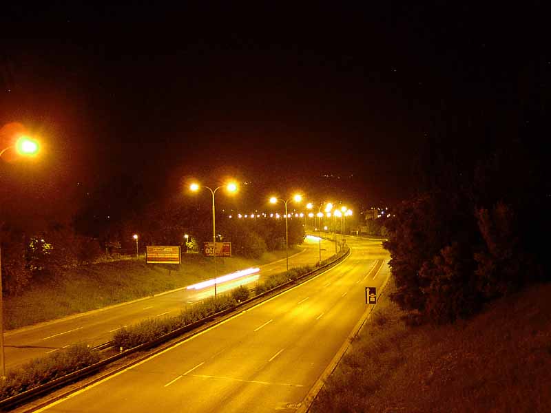 Noční snímek dálnice