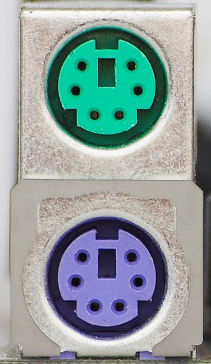 Dvojice PS/2 konektorů myš - klávesnice